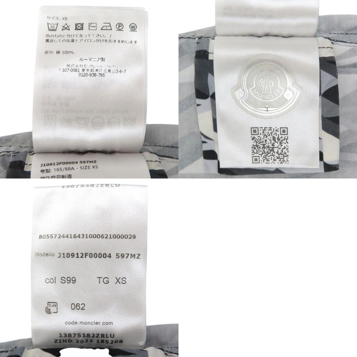 MONCLER 
Chemise à manches courtes en coton avec logo écusson, motif intégral, fabriquée en 2024