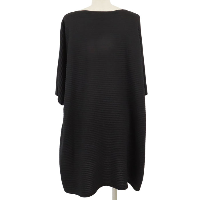 ISSEY MIYAKE  
Silhouette en boîte ISSEY MIYAKE me  
Robe plissée me