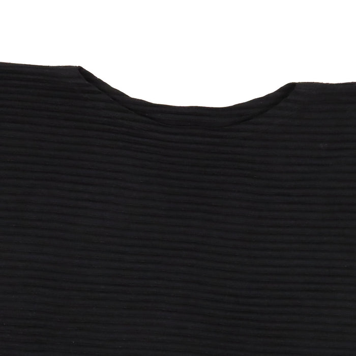 ISSEY MIYAKE  
Silhouette en boîte ISSEY MIYAKE me  
Robe plissée me