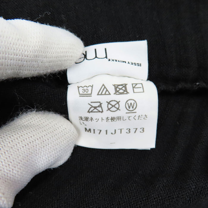 ISSEY MIYAKE  
Silhouette en boîte ISSEY MIYAKE me  
Robe plissée me