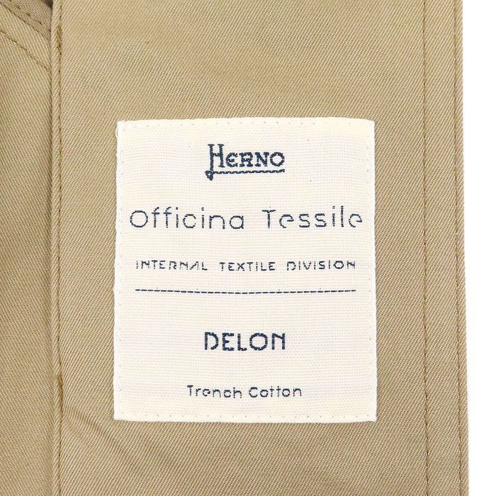 Herno  
Bouton à manche en H  
Veste col montant en coton avec plaque logo
