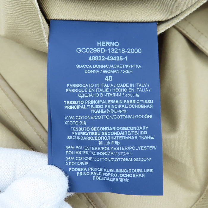Herno  
Bouton à manche en H  
Veste col montant en coton avec plaque logo