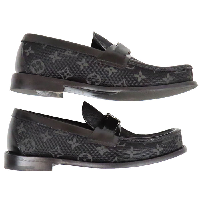 LOUIS VUITTON
Scarpe mocassino Monogram Major in tessuto jacquard con logo LV e pelle, modello 2024
Monogramma