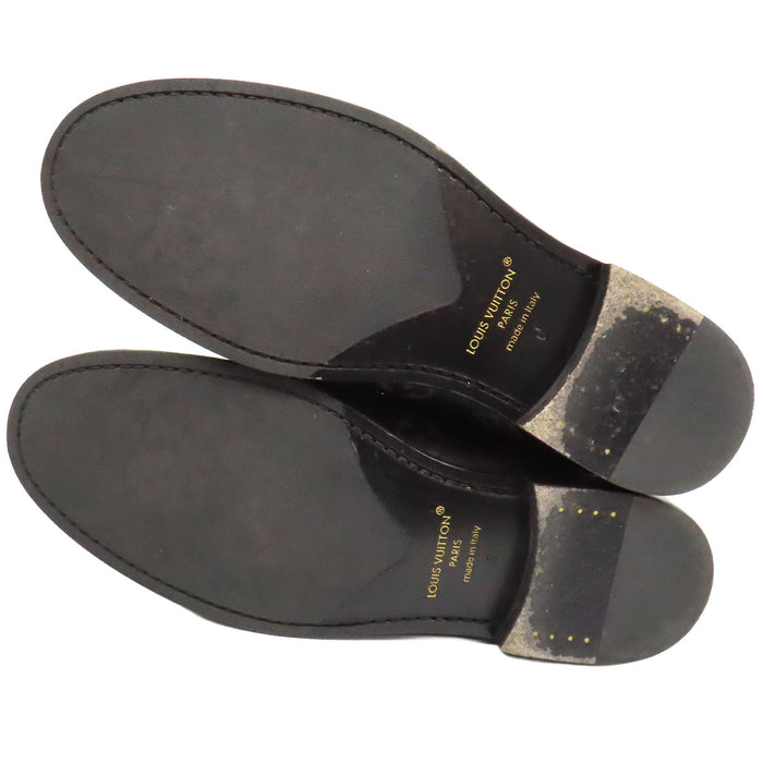LOUIS VUITTON
Scarpe mocassino Monogram Major in tessuto jacquard con logo LV e pelle, modello 2024
Monogramma