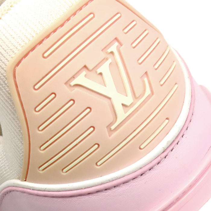LOUIS VUITTON  
Logo cuir 2022  
Baskets à lacets LV Trainer  
Monogramme