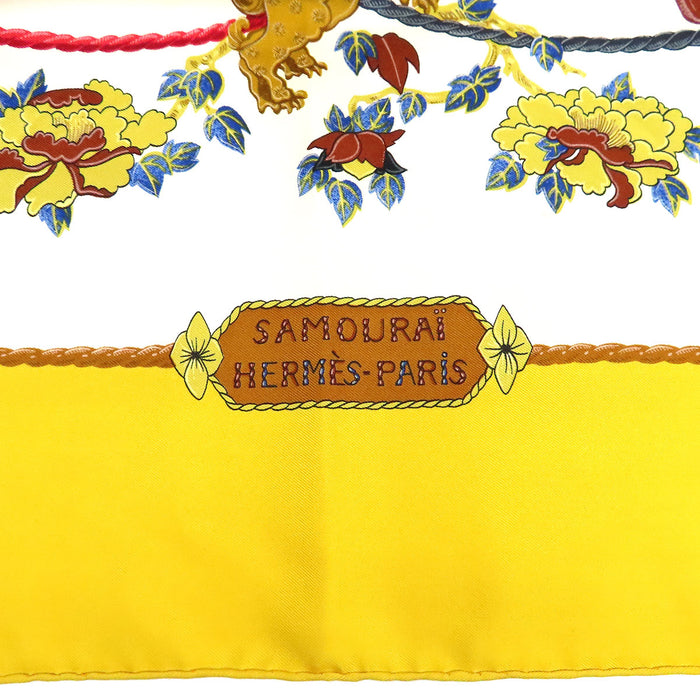 HERMES  
Grand foulard en soie  
Carré 90 SAMOURAI 侍 foulard