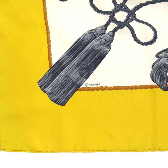 HERMES  
Grand foulard en soie  
Carré 90 SAMOURAI 侍 foulard