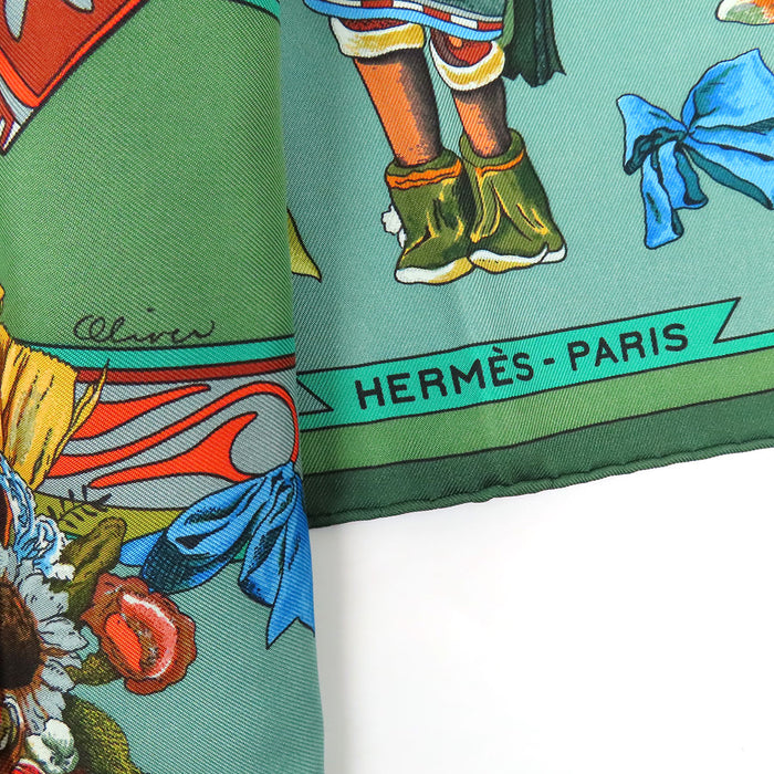 HERMES  
Grand foulard en soie  
Carré 90 Kachinas カチナ