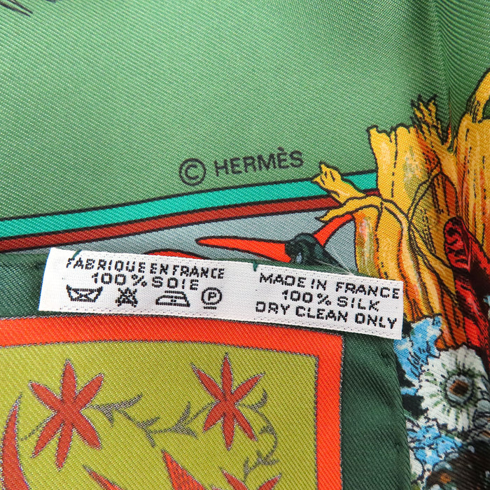 HERMES  
Grand foulard en soie  
Carré 90 Kachinas カチナ