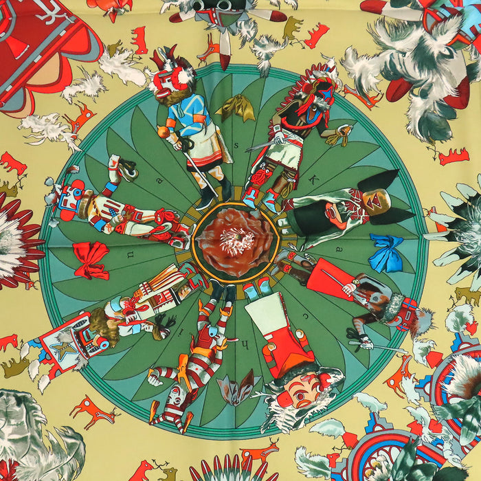 HERMES  
Grand foulard en soie  
Carré 90 Kachinas カチナ