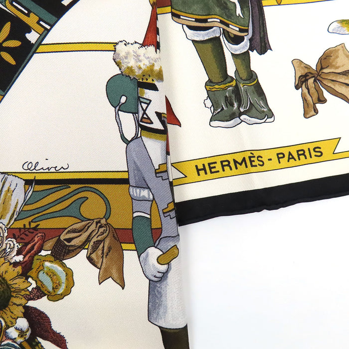 HERMES  
Grand foulard en soie  
Carré 90 Kachinas カチナ