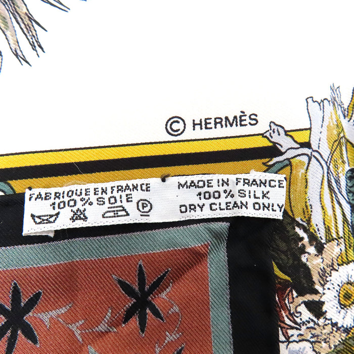 HERMES  
Grand foulard en soie  
Carré 90 Kachinas カチナ