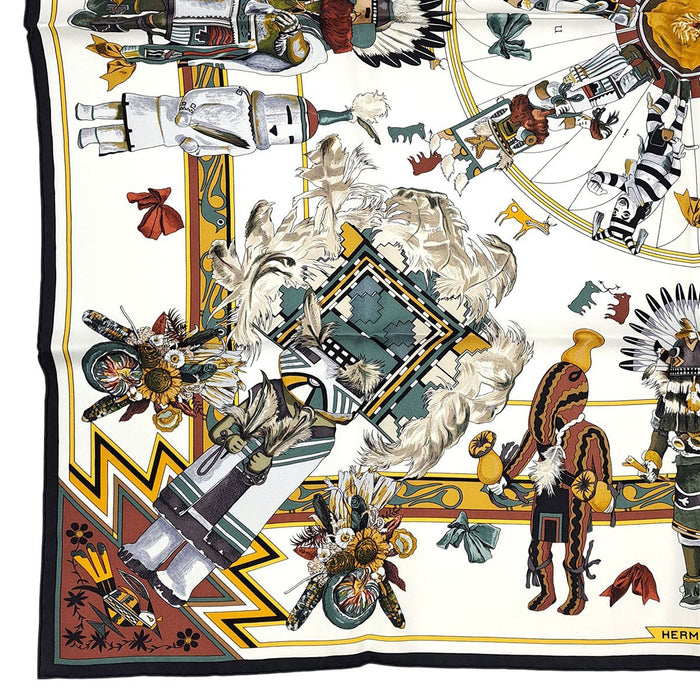 HERMES  
Grand foulard en soie  
Carré 90 Kachinas カチナ