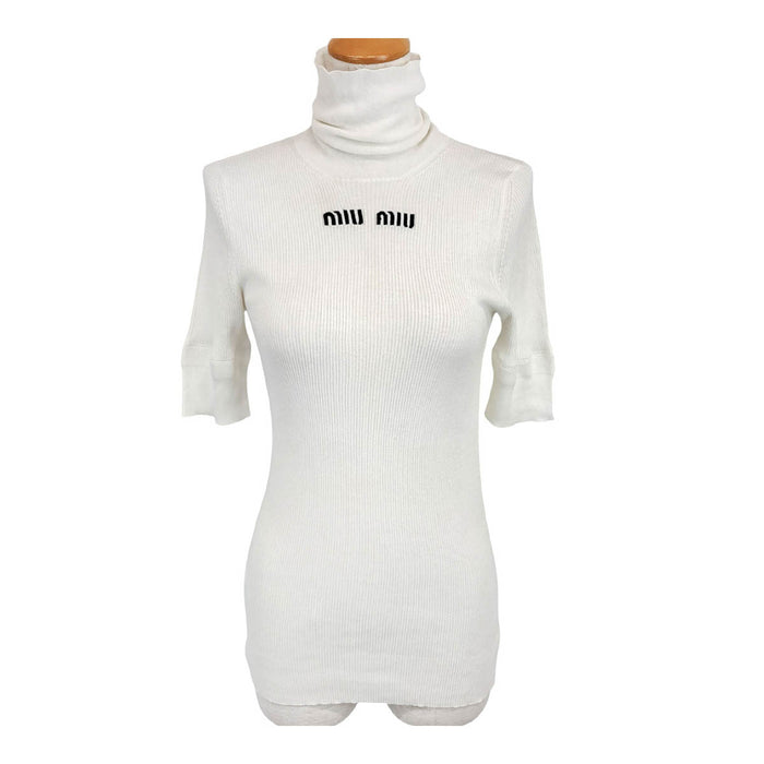 MIUMIU
Coton manches mi-longues
Col roulé à logo en maille côtelée