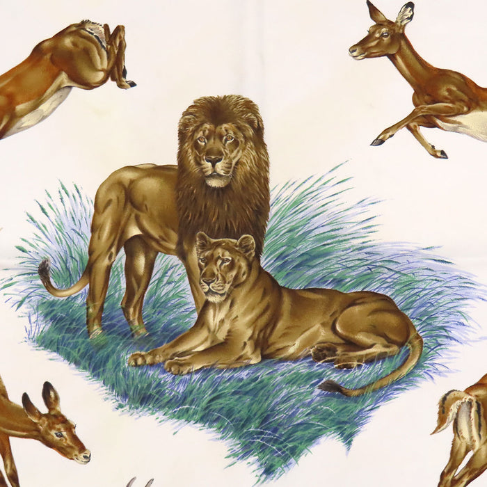 HERMES 
Grand foulard en soie motif animaux 
Carré 90 Kenya