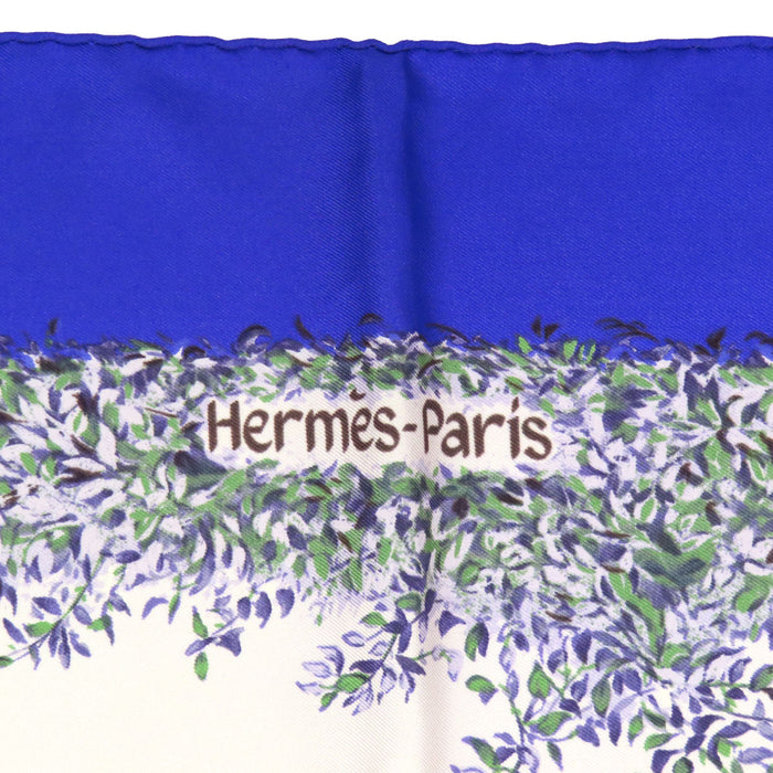 HERMES 
Grand foulard en soie motif animaux 
Carré 90 Kenya