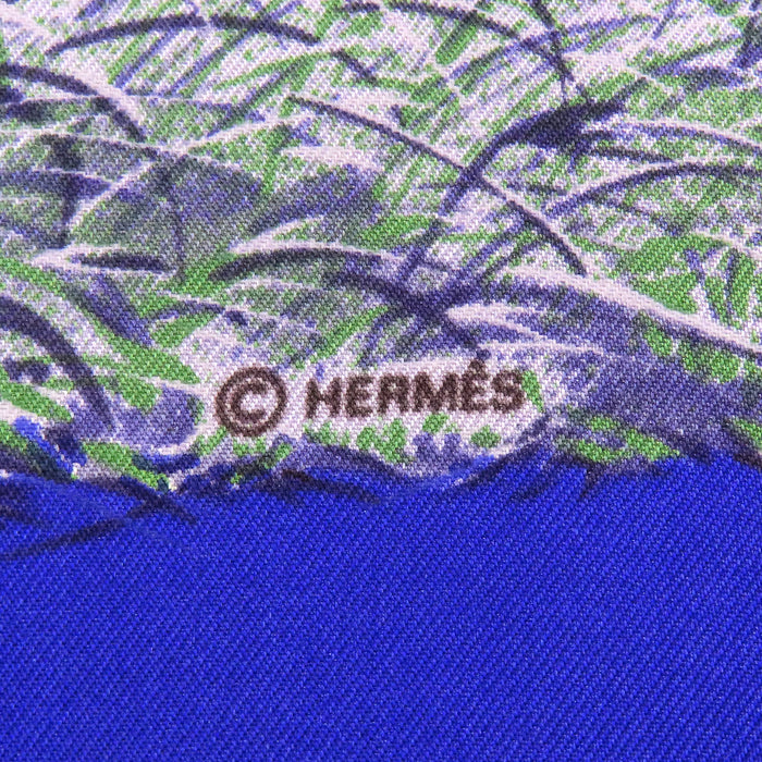 HERMES 
Grand foulard en soie motif animaux 
Carré 90 Kenya
