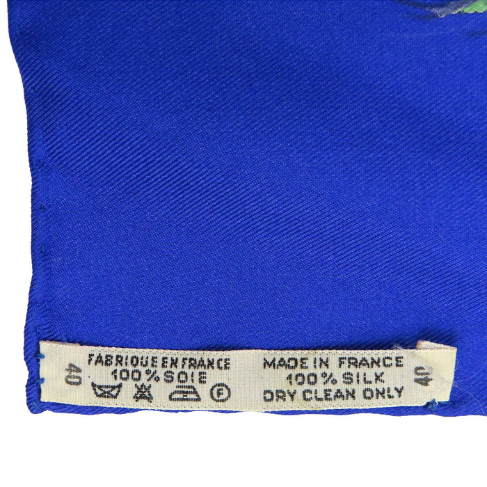 HERMES 
Grand foulard en soie motif animaux 
Carré 90 Kenya