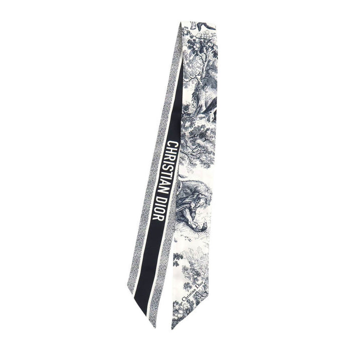 Dior  
Foulard en twill de soie logo CD  
Mitzah Toile de Jouy Sauvage