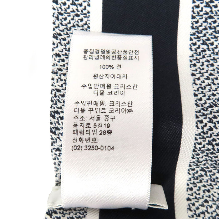 Dior  
Foulard en twill de soie logo CD  
Mitzah Toile de Jouy Sauvage