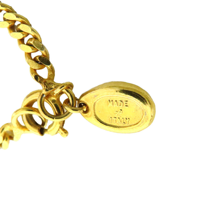 CELINE  
Chaîne en or à maillons plats avec strass et logo en métal doré  
Collier chaîne Macadam