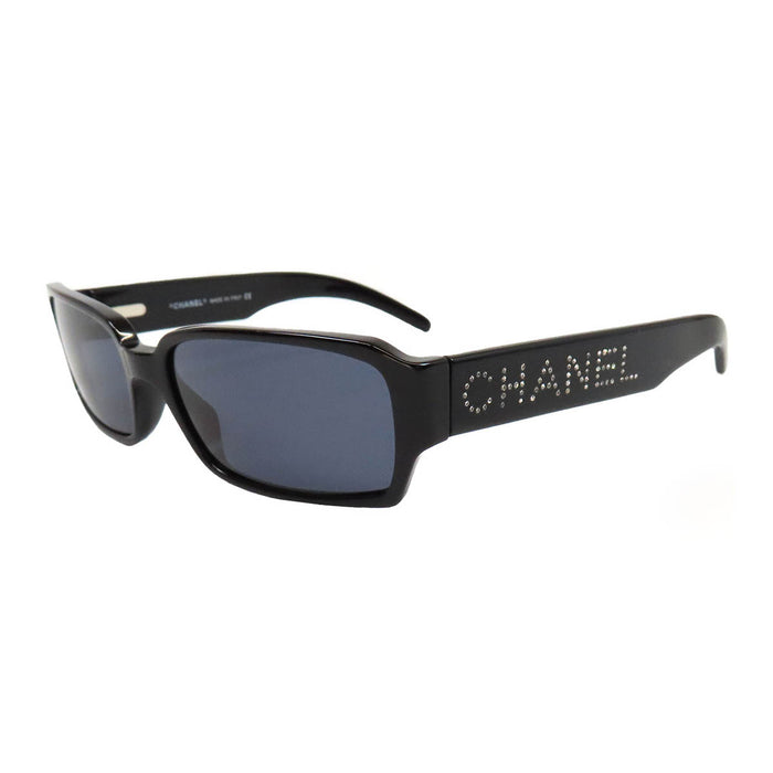 CHANEL 
Lunettes de soleil carrées COCO CC 
avec logo et strass