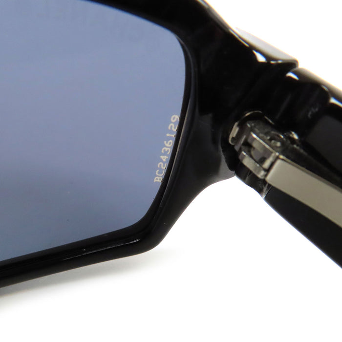 CHANEL 
Lunettes de soleil carrées COCO CC 
avec logo et strass