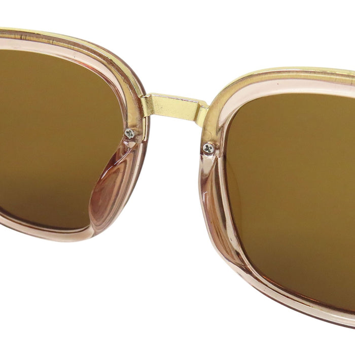 Dior  
Verres colorés, monture dorée, rose clair  
Lunettes de soleil carrées avec logo
