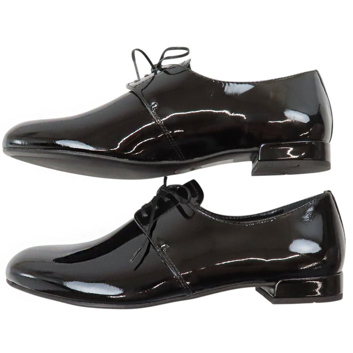 PRADA 
ラウンドトゥ パテントレザー ドレスシューズ 
エナメル レースアップシューズ