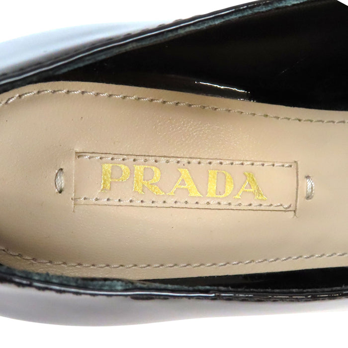 PRADA 
ラウンドトゥ パテントレザー ドレスシューズ 
エナメル レースアップシューズ