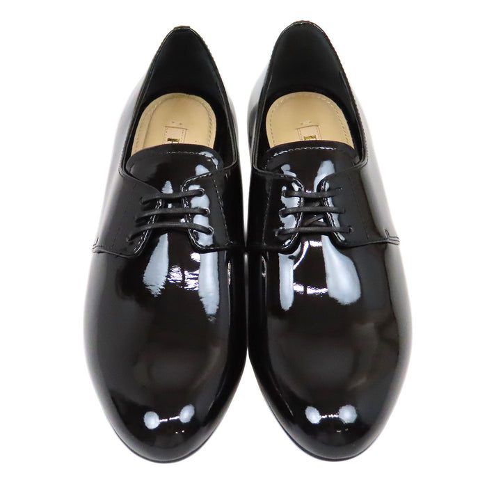 PRADA  
綁帶漆皮  
專利皮革鞋款