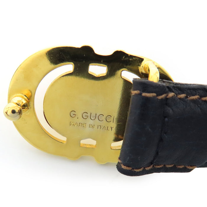 GUCCI 
Ceinture en cuir vintage 
avec logo GG en métal doré