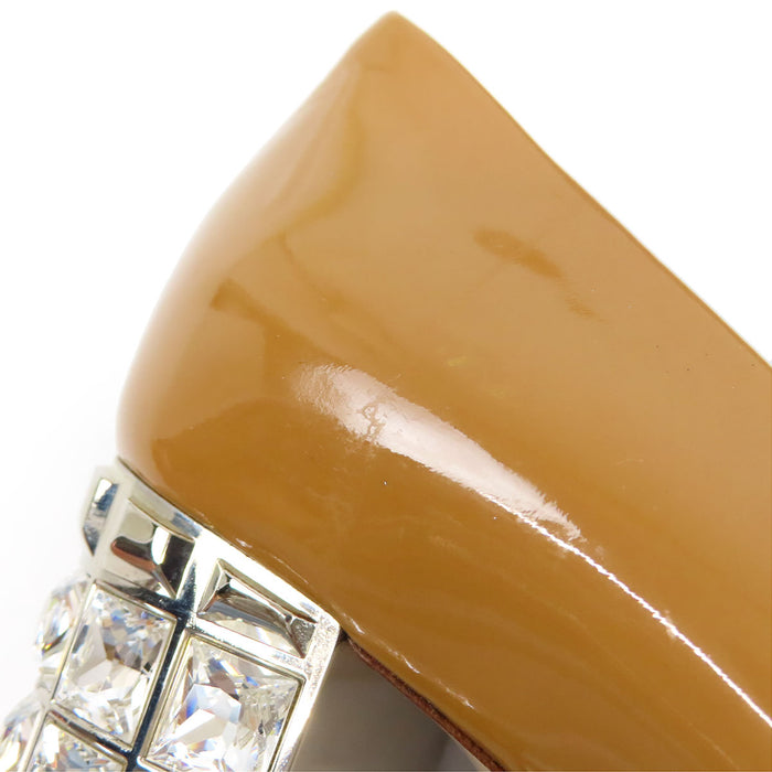 MIUMIU  
Boucles argentées Talon épais  
Escarpins vernis ornés de bijoux