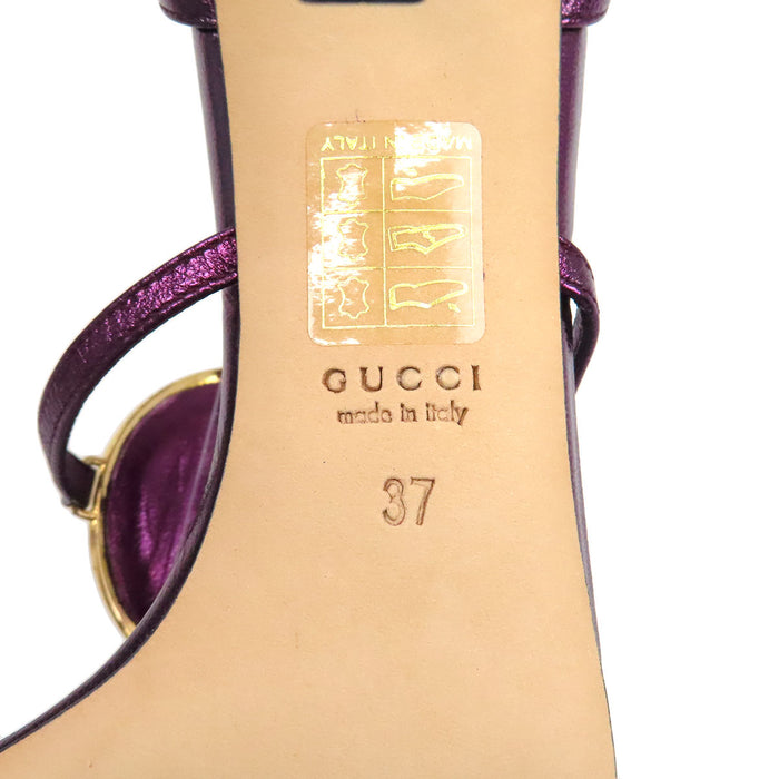 GUCCI  
標誌  
交織G 金屬感皮革涼鞋