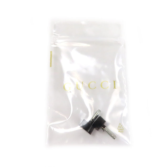 GUCCI  
標誌  
交織G 金屬感皮革涼鞋