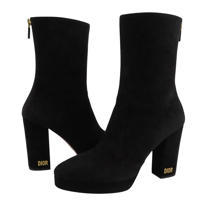 Dior  
Bottes à talon chunky en daim avec fermeture éclair étoile et garniture dorée logo