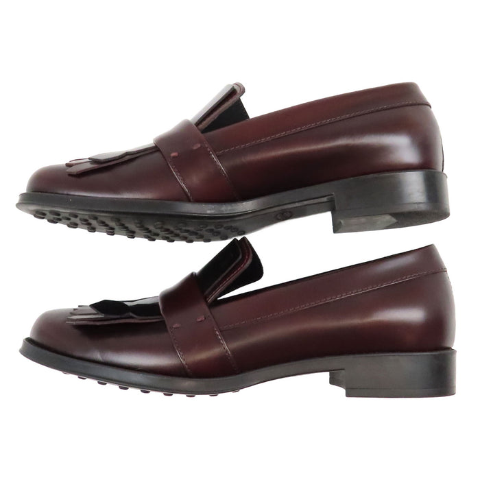 TOD’S 
Mocassins bicolores à franges et bout rond avec logo T
