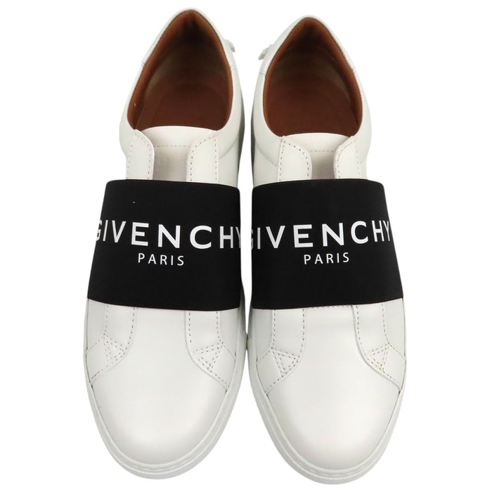 GIVENCHY 
Baskets basses urbaines 
en cuir avec logo
