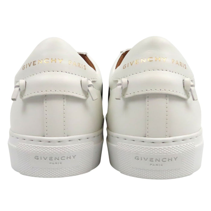 GIVENCHY 
Baskets basses urbaines 
en cuir avec logo