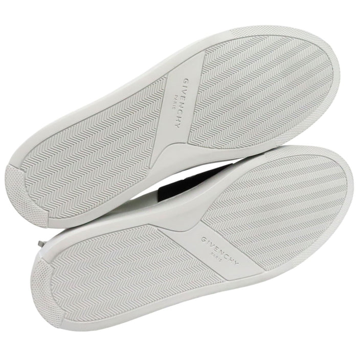 GIVENCHY 
Baskets basses urbaines 
en cuir avec logo