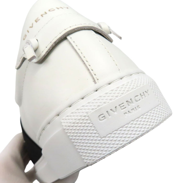 GIVENCHY 
Baskets basses urbaines 
en cuir avec logo