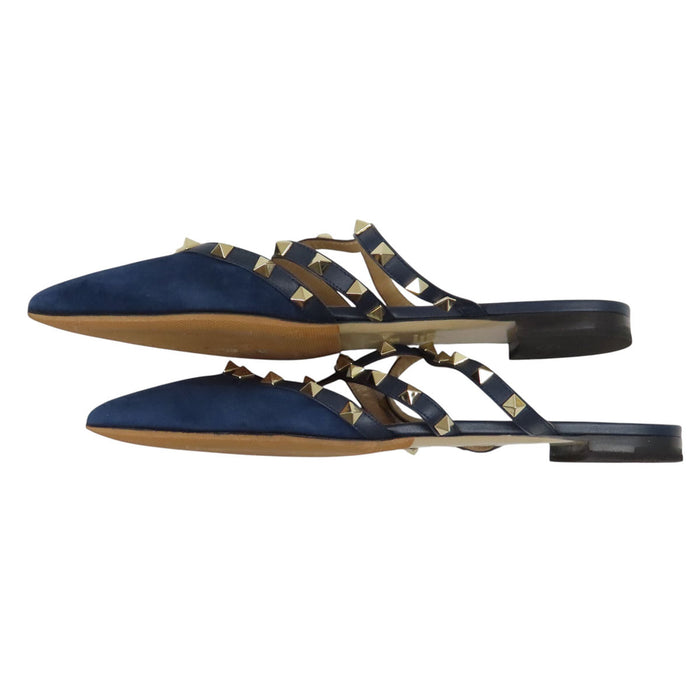 VALENTINO  
Sandales plates en daim à bout pointu  
avec clous Rockstuds