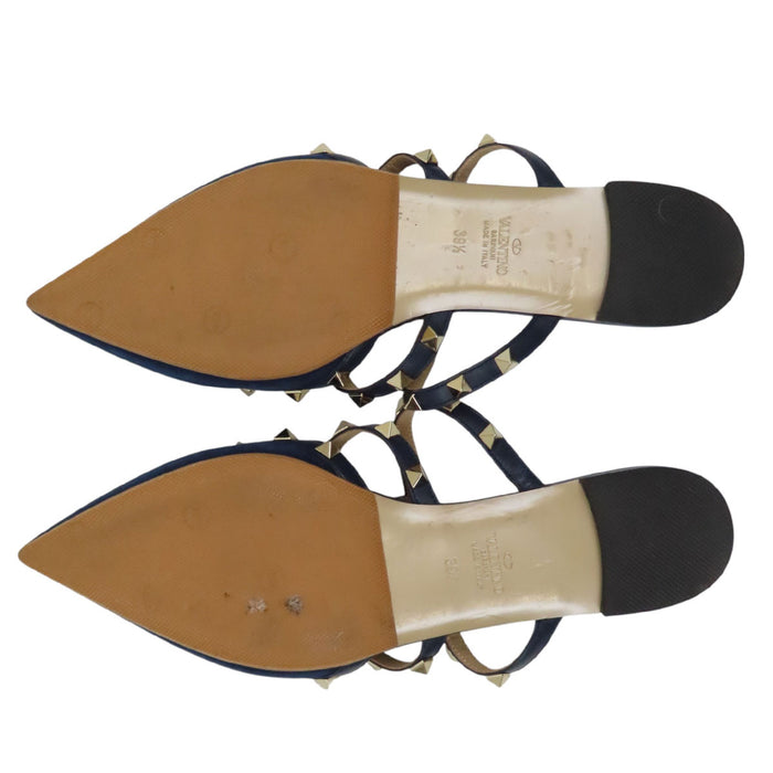 VALENTINO  
Sandales plates en daim à bout pointu  
avec clous Rockstuds