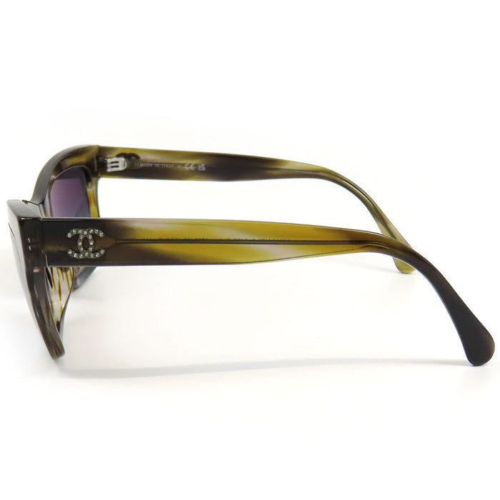 CHANEL  
COCO CC logo en strass Wellington  
Lunettes de soleil avec logo Coco Mark