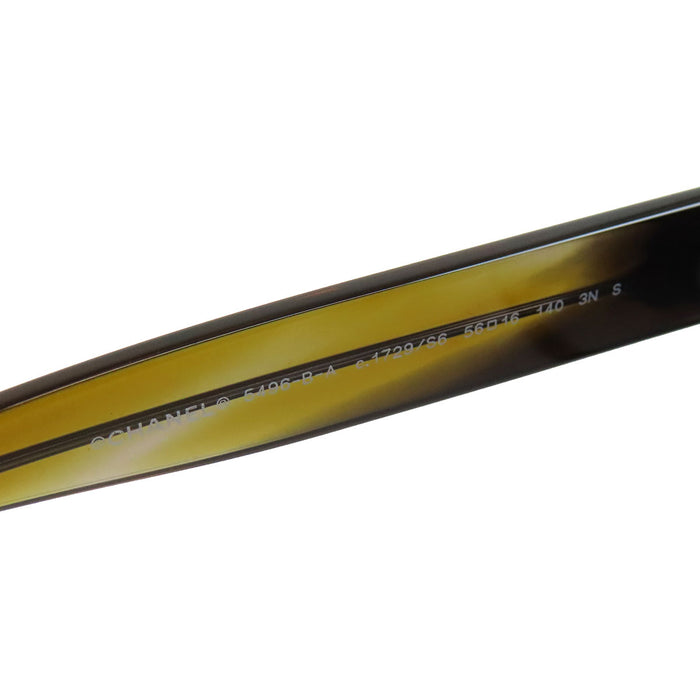 CHANEL  
COCO CC logo en strass Wellington  
Lunettes de soleil avec logo Coco Mark