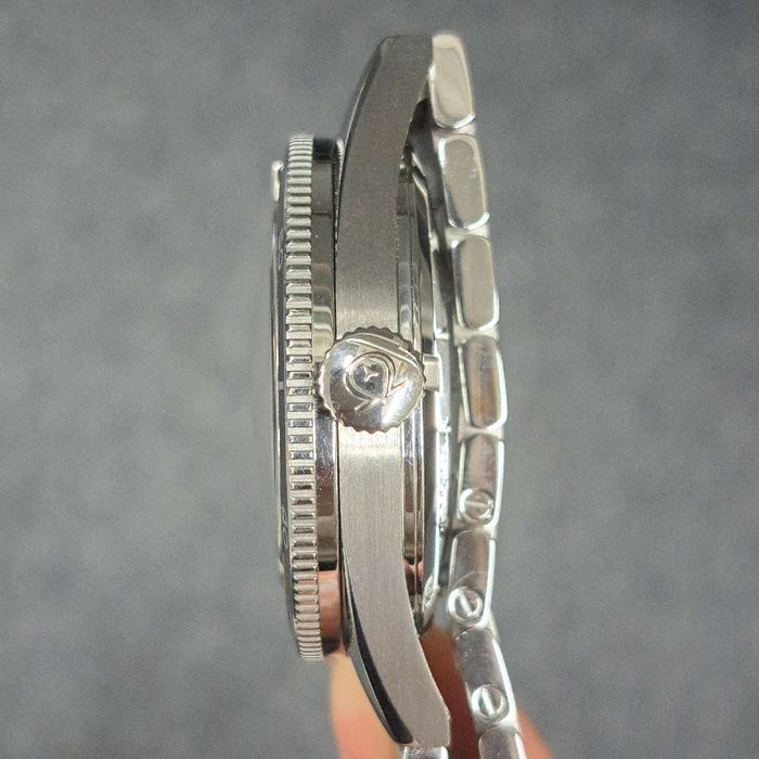 【WHOLESALES】
OMEGA 
234.10.39.20.01.001 
箱　ギャランティ　ピクトグラム　クロノメーター証　限定書　純正レザーベルト×1(使用感小)　純正ナイロンベルト×1(使用感小)　純正尾錠×2　工具