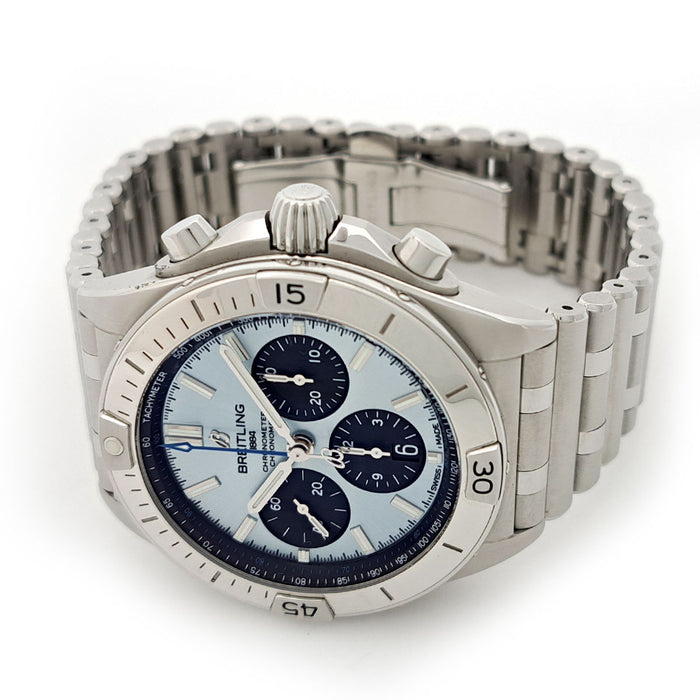BREITLING  
Chronomat B01 42 Bleu Glacé  
Avec boîte et garantie