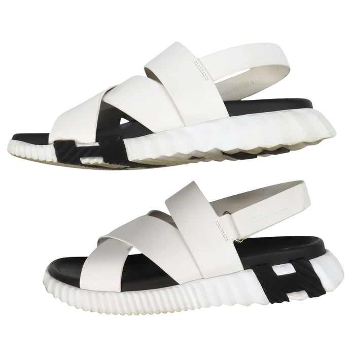 HERMES  
Sandales électriques en cuir avec logo H
