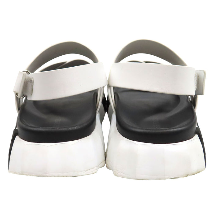 HERMES  
Sandales électriques en cuir avec logo H