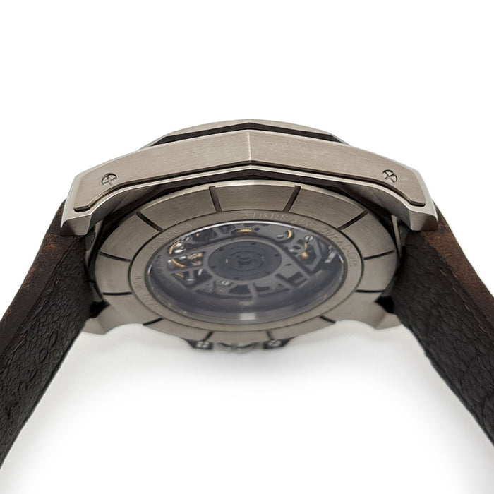 CORUM  
Admiral AC-ONE Squelette  
Avec boîte et garantie